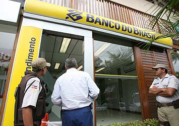 Ações de criminosos levam terror a bancos e clientes