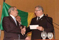 Assembleia realiza sessão para homenagear corretor de imóvel